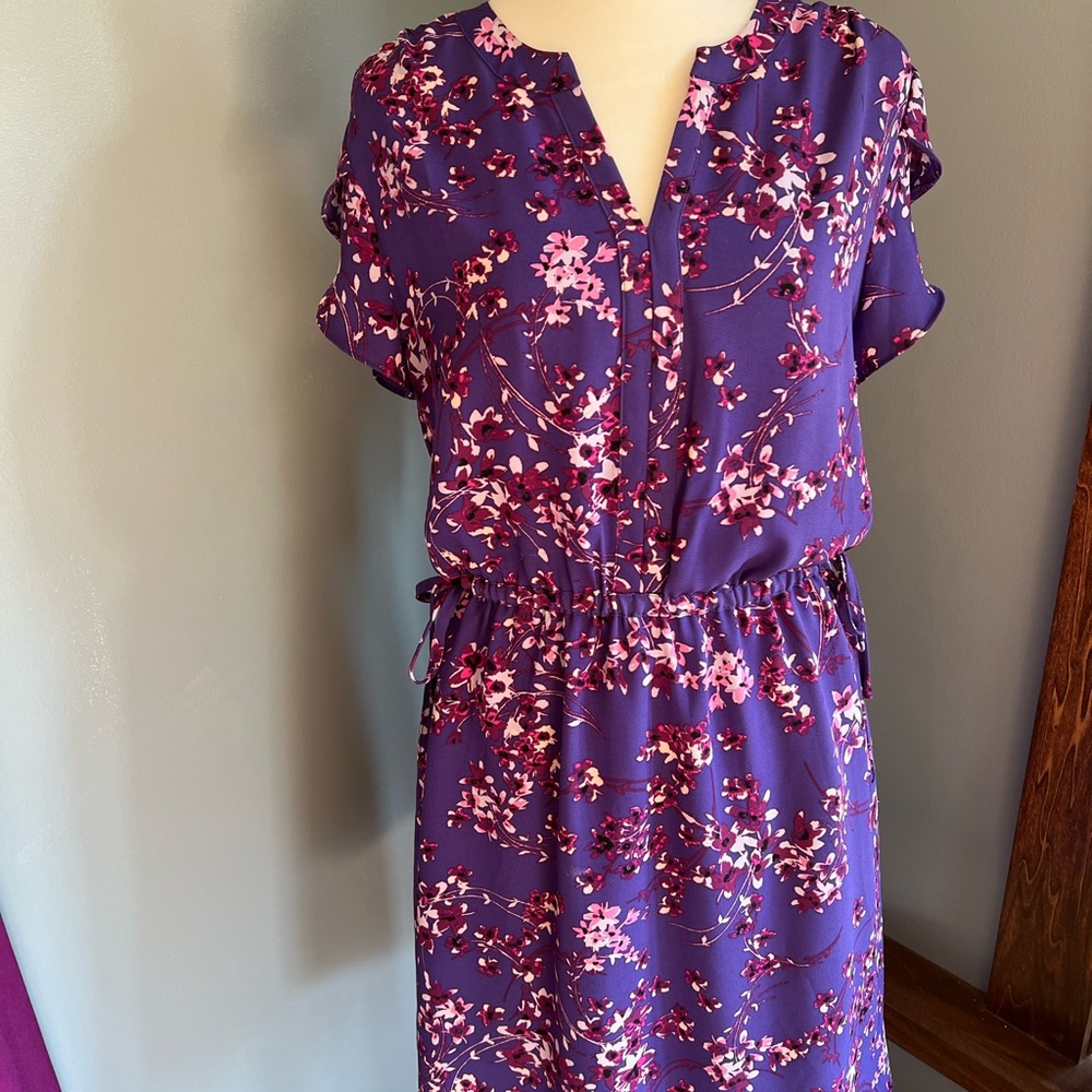 Lovely purple flower dress with short flowy sleeves